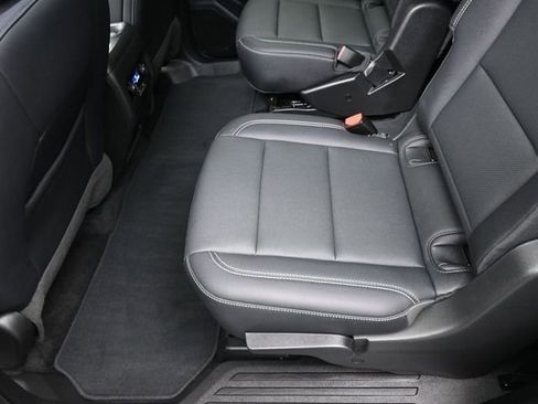 Used 2025 Chevrolet Traverse LT image 22