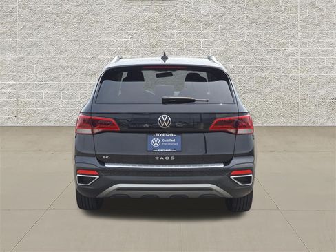 Used 2022 Volkswagen Taos SE FWD image 6