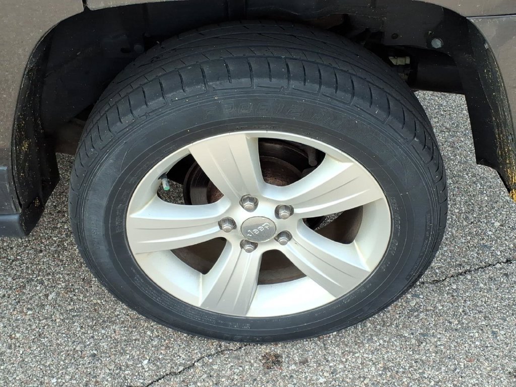 Used 2014 Jeep Patriot Latitude AWD/4WD image 8