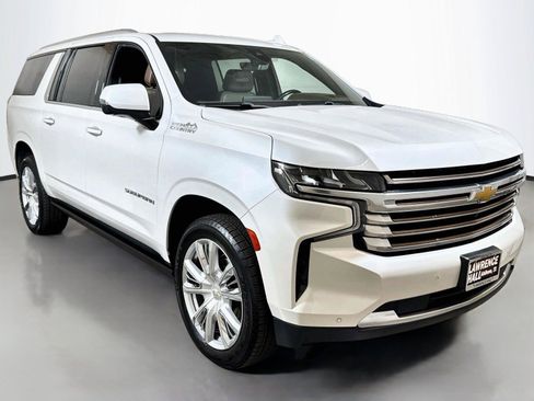 Used 2022 Chevrolet Suburban High Country w/ Premium Package 2 AWD/4WD image 3