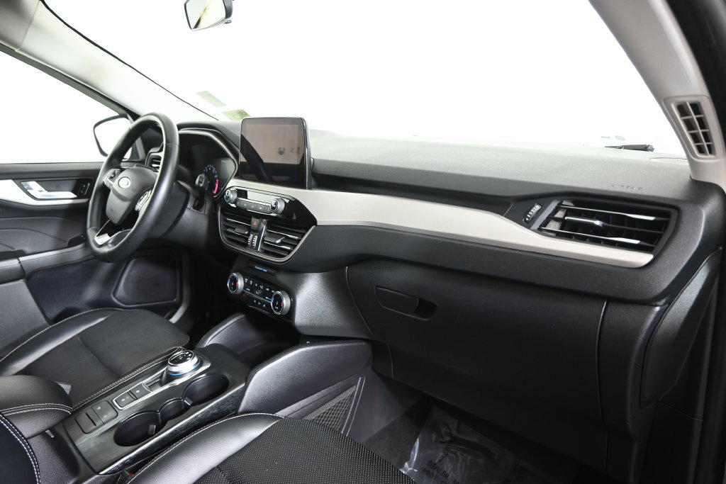 Used 2022 Ford Escape SEL w/ Equipment Group 302A AWD/4WD image 16