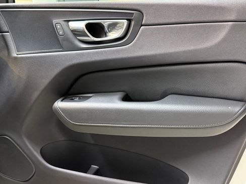 Used 2018 Volvo XC60 T5 Inscription w/ Convenience Package image 44