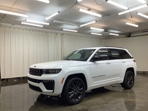 New 2026 Jeep Grand Cherokee Limited image 1