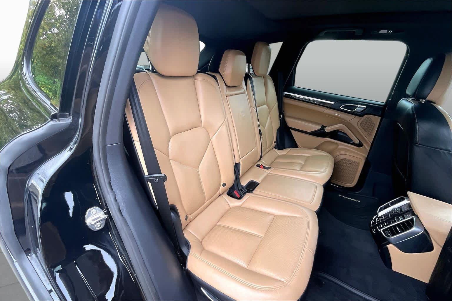 Used 2018 Porsche Cayenne AWD/4WD image 18