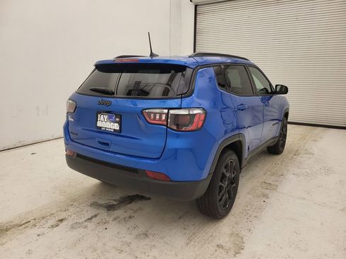 Used 2026 Jeep Compass Latitude image 14