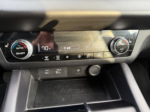 Used 2024 Mitsubishi Outlander SE AWD/4WD image 6