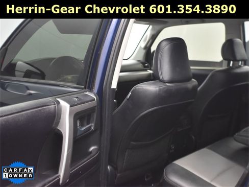 Used 2017 Toyota 4Runner SR5 Premium image 13