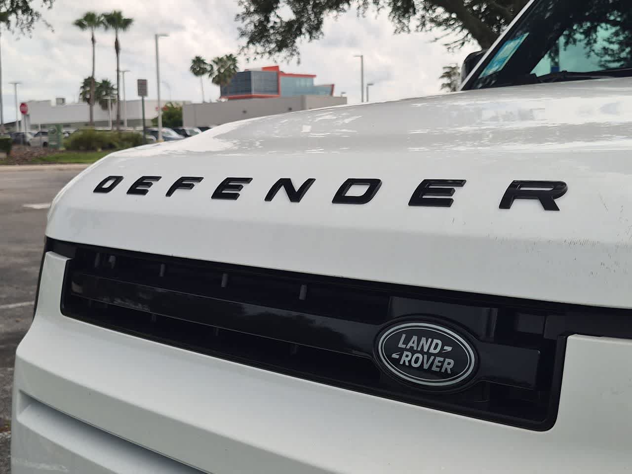 New 2026 Land Rover Defender 110 X-Dynamic SE AWD/4WD image 13