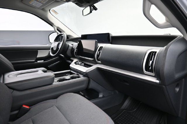 Used 2025 Ford Expedition Active RWD image 33