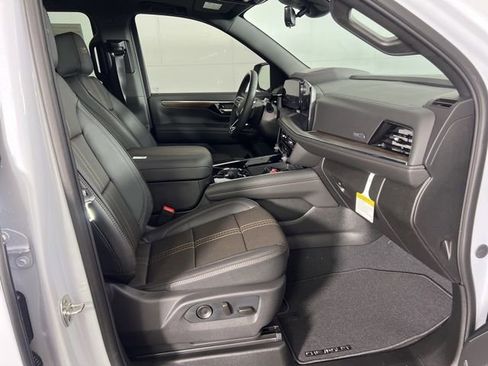 New 2026 Chevrolet Suburban High Country image 13