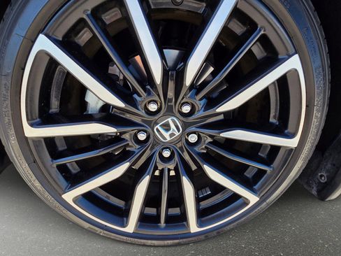Used 2023 Honda Accord Touring image 9