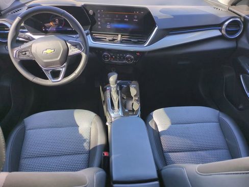 Used 2025 Chevrolet Trax LT w/ LT Convenience Package image 14