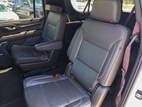 Used 2021 GMC Yukon XL Denali w/ Denali Premium Package AWD/4WD image 25