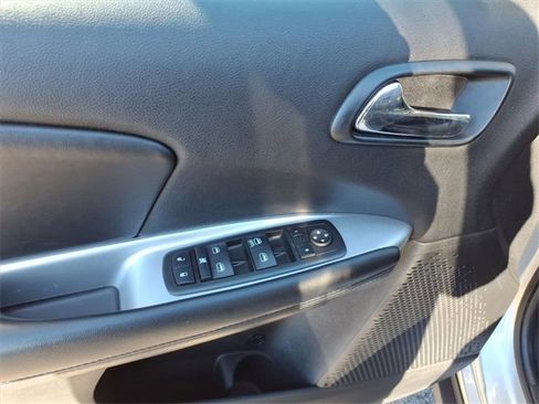 Used 2014 Dodge Journey SXT w/ Flexible Seating Group image 3