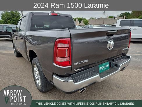 Used 2024 RAM 1500 Laramie AWD/4WD image 9