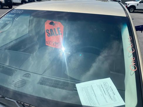 Used 2010 Dodge Grand Caravan SE w/ Climate Group FWD image 4