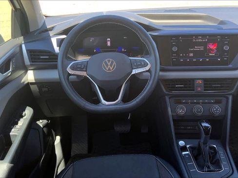 Used 2022 Volkswagen Taos SE FWD image 6