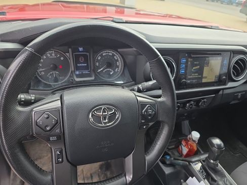 Used 2016 Toyota Tacoma TRD Off-Road image 12