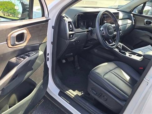 Used 2023 Kia Sorento S w/ Panoramic Sunroof Package AWD/4WD image 4
