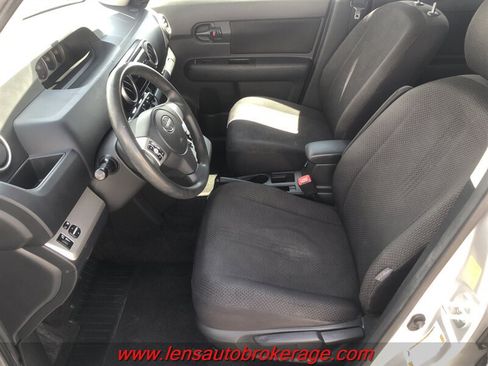 Used 2010 Scion xB FWD image 11