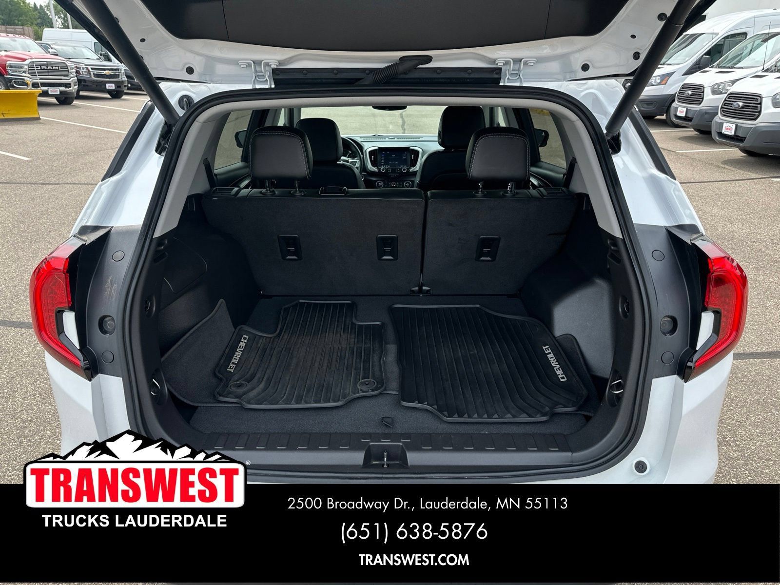Used 2024 GMC Terrain SLT AWD/4WD image 8
