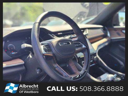 Used 2023 Jeep Grand Cherokee L Summit w/ Luxury Tech Group V AWD/4WD image 21