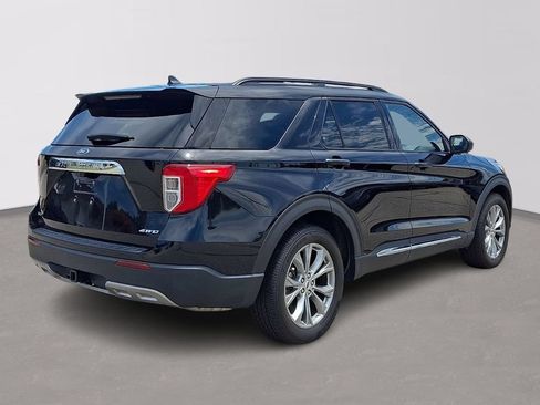 Certified 2022 Ford Explorer XLT w/ Equipment Group 202A AWD/4WD image 6