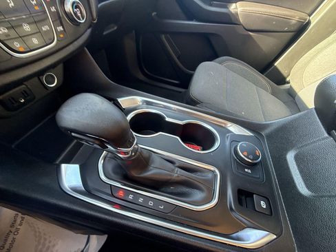 Used 2021 Chevrolet Traverse LS image 21