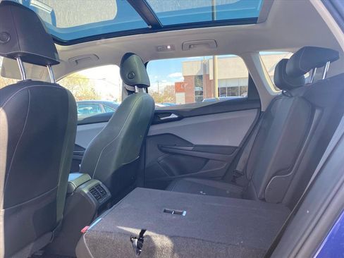 Used 2022 Volkswagen Taos SE image 16