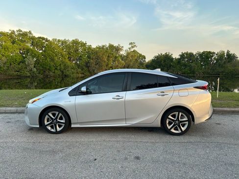 Used 2018 Toyota Prius Four Touring image 2