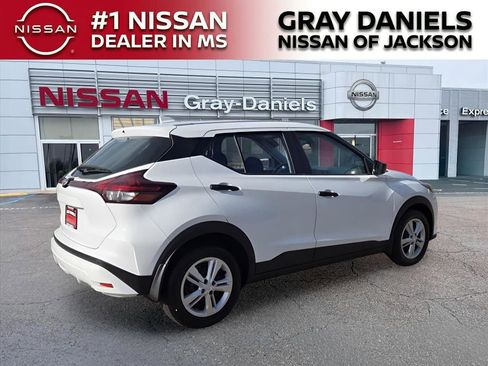 Certified 2025 Nissan Kicks Play S image 2