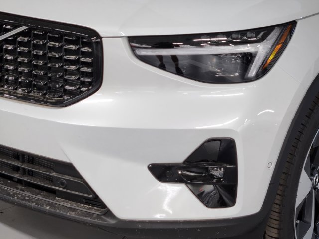 Used 2026 Volvo XC40 B5 Plus w/ Protection Package Premier AWD/4WD image 12