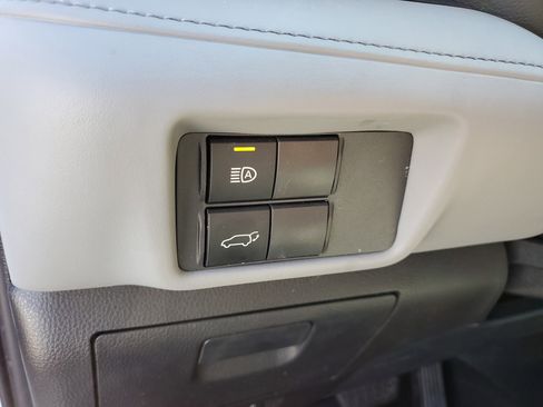 Used 2021 Toyota Highlander LE image 22