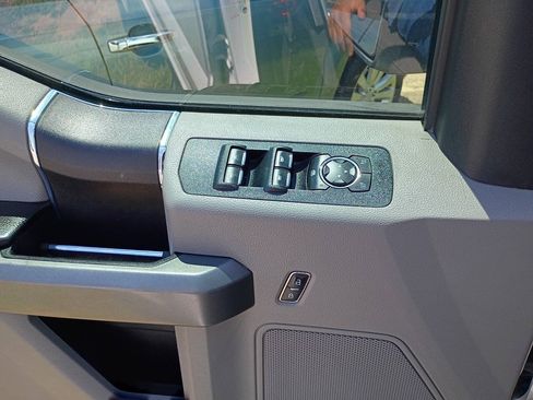 Used 2018 Ford F150 XLT AWD/4WD image 17