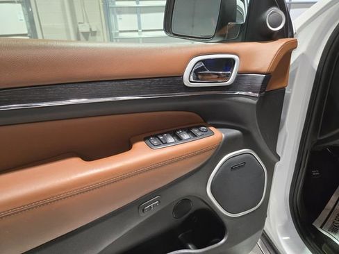 Used 2018 Jeep Grand Cherokee Summit image 16