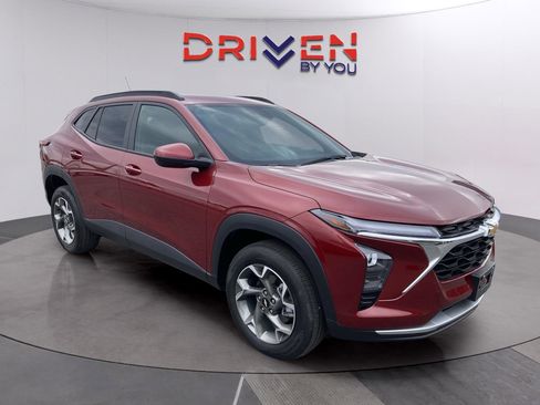 Used 2024 Chevrolet Trax LT w/ Driver Confidence Package image 8