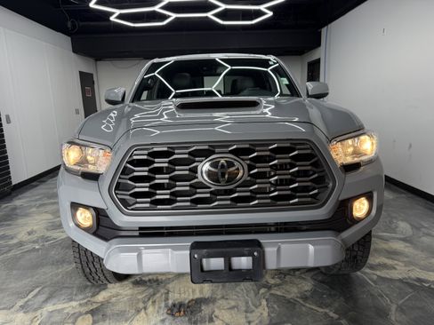Used 2020 Toyota Tacoma SR5 AWD/4WD image 7