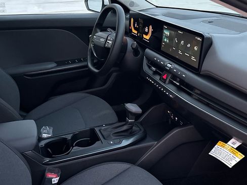 New 2025 Kia K4 FWD image 10
