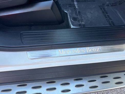 Used 2015 Mercedes-Benz GL 550 4MATIC image 13