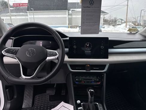 Certified 2025 Volkswagen Taos SE image 16
