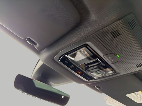 Used 2025 Volkswagen Atlas Cross Sport SE w/ Panoramic Sunroof Package image 21