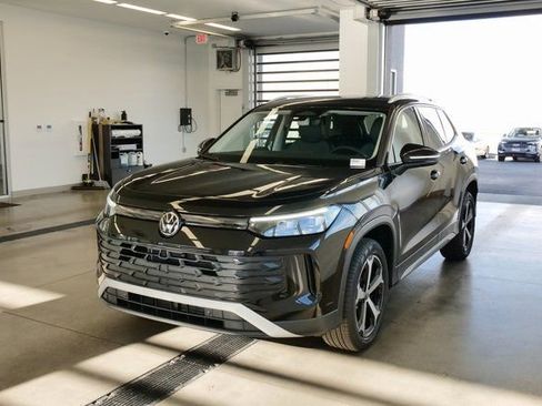 New 2026 Volkswagen Tiguan SE image 3