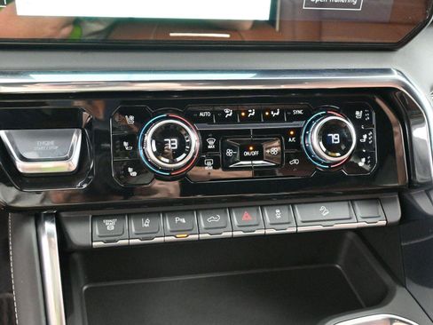 Used 2025 GMC Sierra 2500 Denali Ultimate image 24