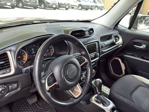 Used 2017 Jeep Renegade Latitude AWD/4WD image 12