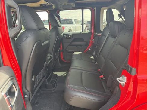 Used 2025 Jeep Wrangler Unlimited Rubicon AWD/4WD image 8