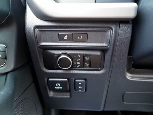 Used 2024 Ford Expedition Max XLT image 26