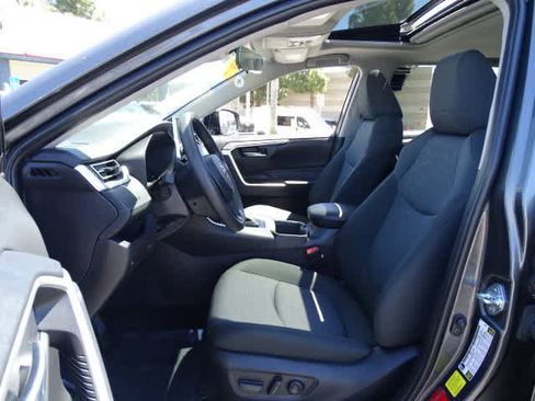 Certified 2025 Toyota RAV4 XLE w/ Convenience Package FWD image 18