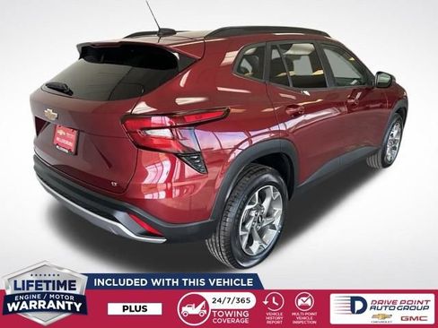 Used 2025 Chevrolet Trax LT FWD image 3