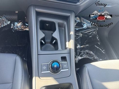 New 2025 Volkswagen Tiguan SE image 12