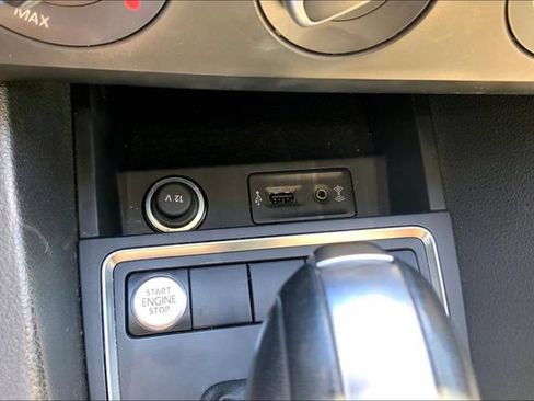 Used 2017 Volkswagen Jetta SE FWD image 32